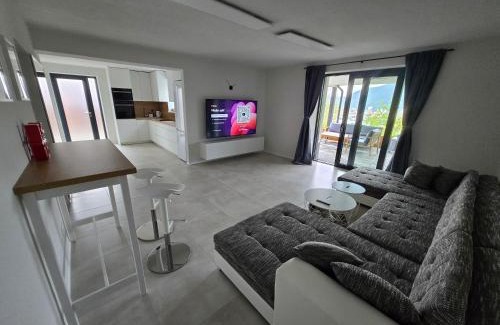 Banska Bystrica Apartamento | BB Central Apartment with pool and garden