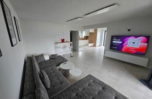 Banska Bystrica Apartamento | BB Central Apartment with pool and garden