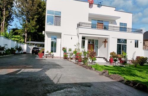 Moshi Casa | BBB- White House