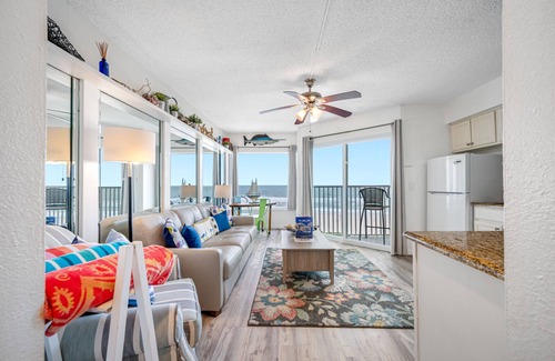 Belleair Beach Condominio | BBC213- Beach View Condo with a Pool!