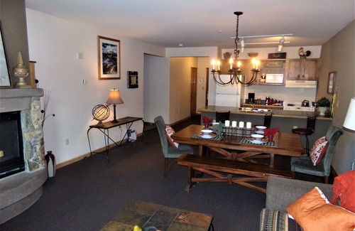 River Run Hotel | BBCS Black Bear Lodge Deluxe 2Bed 2Bath