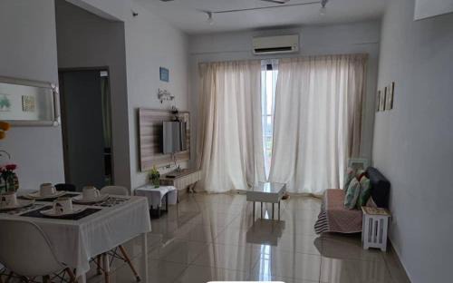 Kota Bharu Apartamento | BbellaHomestayRiverview KBtown 2BR, Wi-Fi, washer