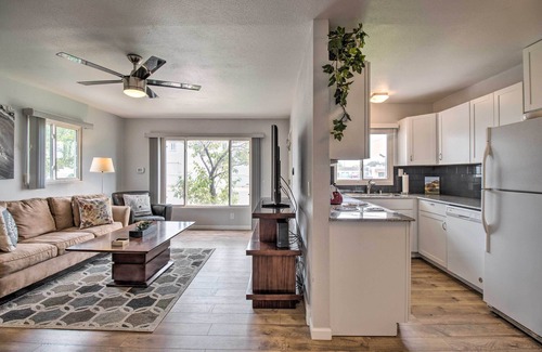 Carson City Casa | Carson City Duplex renovado con patio y patio