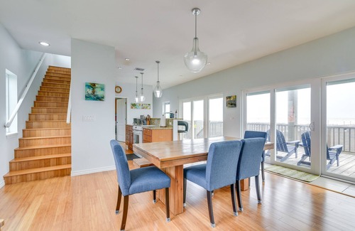 Freeport Casa | BBQs + Decks: Oceanfront Surfside Beach Home
