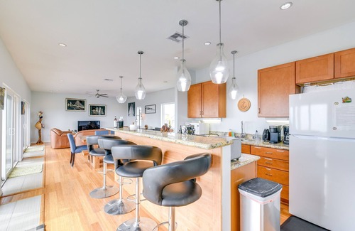 Freeport Casa | BBQs + Decks: Oceanfront Surfside Beach Home