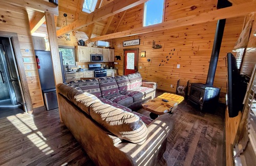 Bretton Woods Cabina | Acogedora cabaña de troncos en un hábitat certificado para la vida silvestre con playa, río, fogata, senderos para caminar en el lugar: ��a 1 milla de la entrada del complejo de Bretton Woods! Grandes oportunidades de observación de la vida silvestre. ...