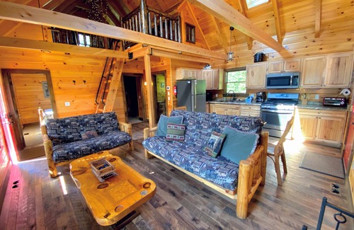 Bretton Woods Cabina | Acogedora cabaña de troncos en un hábitat certificado para la vida silvestre con playa, río, fogata, senderos para caminar en el lugar: ��a 1 milla de la entrada del complejo de Bretton Woods! Grandes oportunidades de observación de la vida silvestre. ...