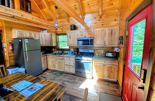 Bretton Woods Cabina | Acogedora cabaña de troncos en un hábitat certificado para la vida silvestre con playa, río, fogata, senderos para caminar en el lugar: ��a 1 milla de la entrada del complejo de Bretton Woods! Grandes oportunidades de observación de la vida silvestre. ...