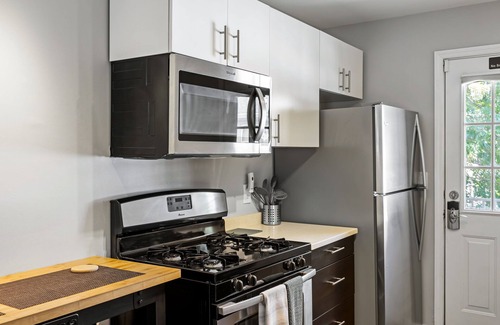 Buckhead Apartamento | (BC1bB) Enjoy a Full Kitchen in an Affordable Condo near Peachtree Street