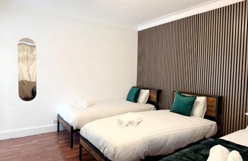 Dudden Hill Casa | BE-1st Floor Quad Room in Wembley!