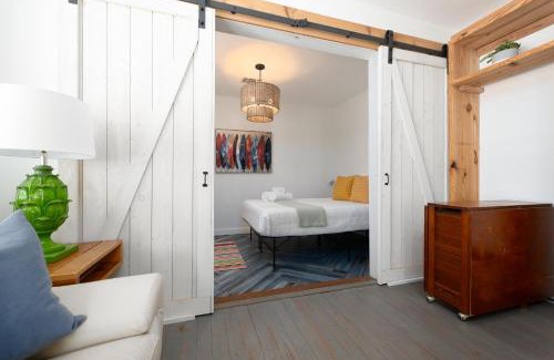 Jacksonville Beach Apartamento | Be a Nomad - Charming bch cottage - 3 blks to bch