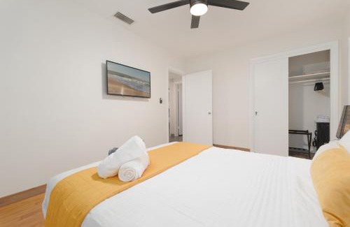 Lakewood Casa | Be A Nomad - Cozy 3BR w Big Yard & Parking