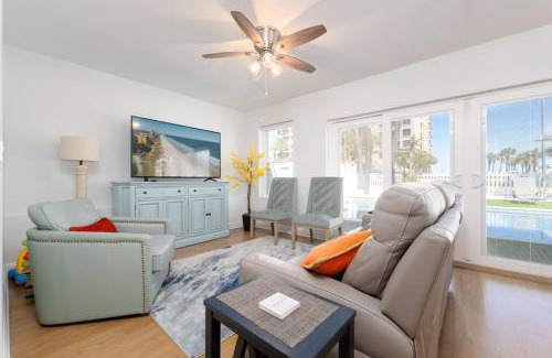 Jacksonville Beach Apartamento | Be A Nomad - Ocean views pool home - New listing