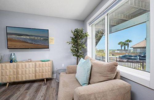 Jacksonville Beach Apartamento | Be A Nomad - Oceanfront Entire 4 Unit - Group Family