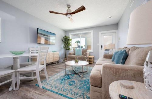 Jacksonville Beach Apartamento | Be A Nomad - Oceanfront Entire 4 Unit - Group Family