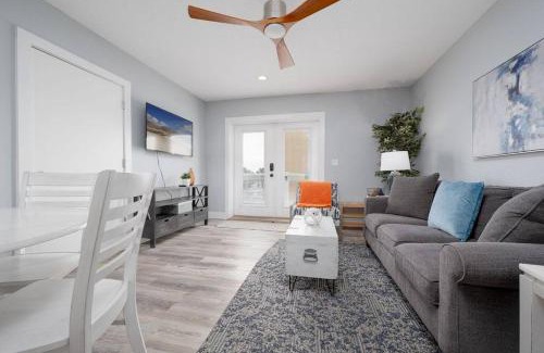 Jacksonville Beach Apartamento | Be A Nomad - Oceanfront Entire 4 Unit - Group Family