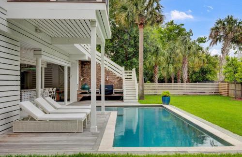 Sullivan's Island Villa | Be a Sullivans Local 1307 Cove Avenue by AvantStay Pool Outdoor Living