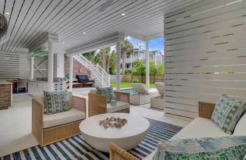 Sullivan's Island Villa | Be a Sullivans Local 1307 Cove Avenue by AvantStay Pool Outdoor Living