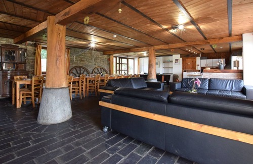 Gouvy Cabaña | Pintoresca Casa de Campo en Petite Langlire con Jacuzzi