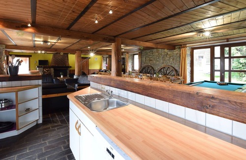 Gouvy Cabaña | Pintoresca Casa de Campo en Petite Langlire con Jacuzzi