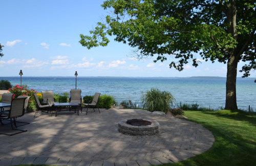 Traverse City Casa | Be Dazzled- Grand Traverse Bay-Traverse City