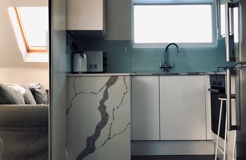 St. Helen's Apartamento | Be In spired In London Capital City of Design Studio close by BBC Public Space