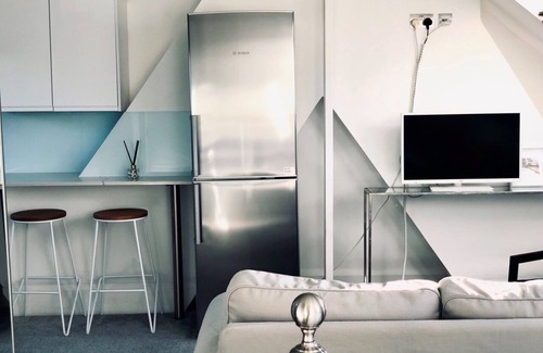 St. Helen's Apartamento | Be In spired In London Capital City of Design Studio close by BBC Public Space