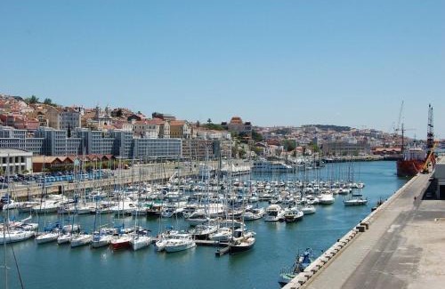 Lisbon Apartamento | Be Local - Sleep aboard the Santa Maria sailing boat in Lisbon