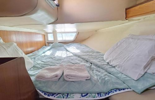 Lisbon Apartamento | Be Local - Sleep aboard the Santa Maria sailing boat in Lisbon