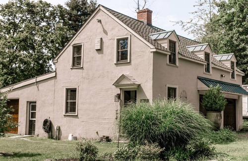 New Hope Casa | "CARRIAGE HOUSE 6098" Elegancia histórica y moderna