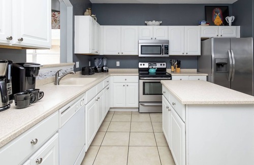 Lindfields Casa | Be Our Guest at Emerald Island – Grand Stay for 19 w/ Private Pool & Game Room!