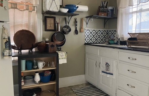 Woodville Casa | Be our guest at this cozy 1928 tiny home located in a beautiful small town.