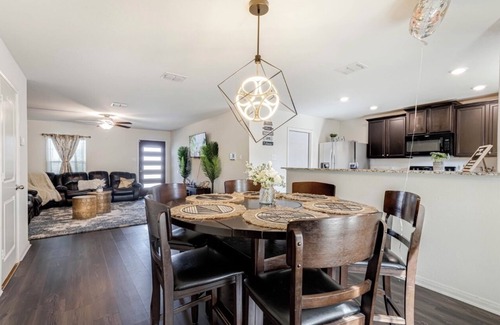 San Antonio Casa | Be our GUEST! Beautiful home for you to ENJOY!
