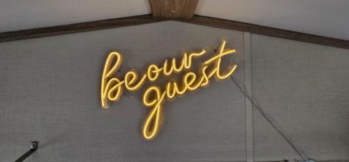 Cresswell Otro | Be Our Guest