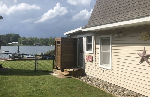 Vandalia Cabaña | Be Our Guest-House on Lewis Lake