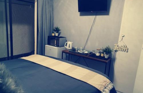 Ekurhuleni Apartamento | Be Our Guest Near OR TAMBO International Airport