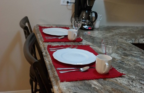 Northeast Heights Casa | ¡Se nuestro invitado! Maravillosa casa recientemente remodelada cerca del área de Uptown!