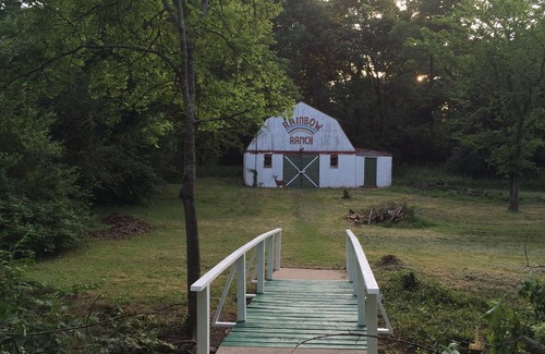Madison Casa | Sea parte de la estancia de la música country Historia en el Rainbow Ranch de Hank Snow en Nashville!