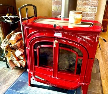 Port Washington Apartamento | Be Still & Know, Fireplace, Firetable, Walk to Port