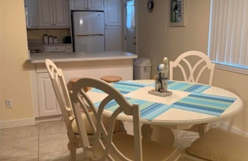 Fort Pierce Condominio | Frente al mar en Ocean Village - Primer piso - Disponible a partir de marzo
