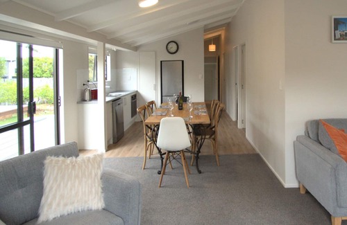 Matarangi Casa | Beach A 5 Minute Walk Away!