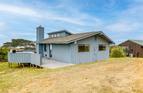 Manchester Casa | Beach Access and Hot Tub Coastal Gem in Manchester