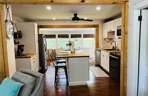 Niantic Cabaña | Beach access Cozy Cottage