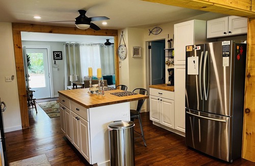 Niantic Cabaña | Beach access Cozy Cottage