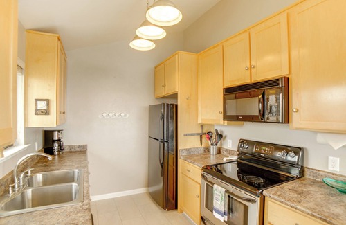 Manchester Casa | Beach Access & Hot Tub: Coastal Gem in Manchester