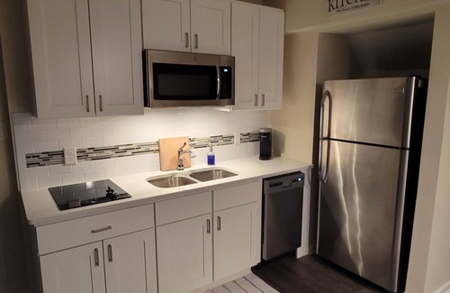 Fox Hill - Grandview Casa | BEACH ACCESS LUX ISLAND PROPERTY - FAMILY GAME ROOM - 15 MIN WALK TO THE BEACH
