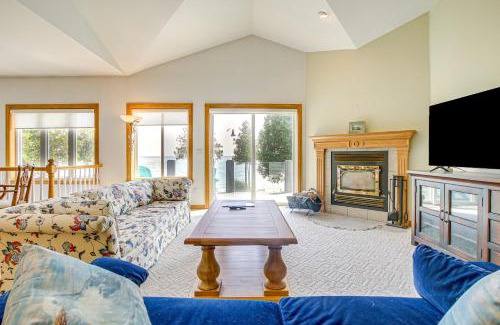 Sturgeon Bay Casa | Beach Access on Lake Michigan Sturgeon Bay Home