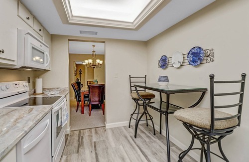 South Island Condominio | Beach Access, Partial Gulf Waterfront & Resort View! South End Beach Front Location, Parking & WiFi!