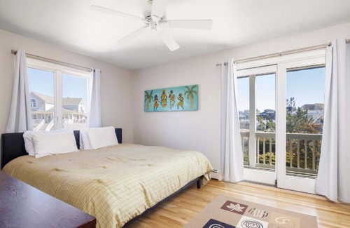 West Hampton Dunes Casa | Beach access. Amazing bay view. Heated pool. Huge decks. Cul de sac Pickleball!