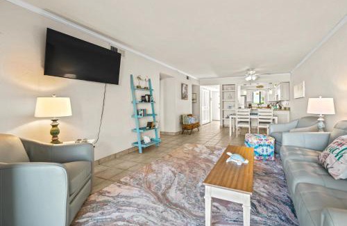Bradenton Beach Casa | Beach and Bay Getaway